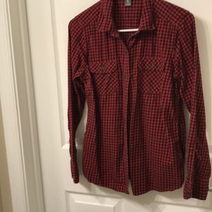 🌸Long sleeve red and black checkered top🌸